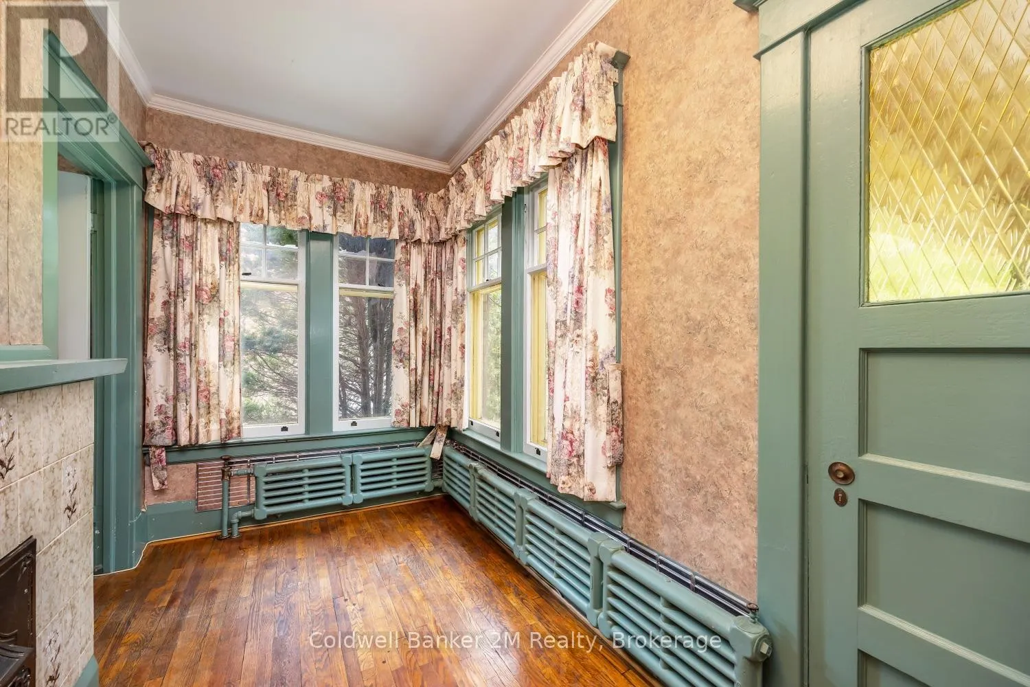 408 SIMCOE STREET N