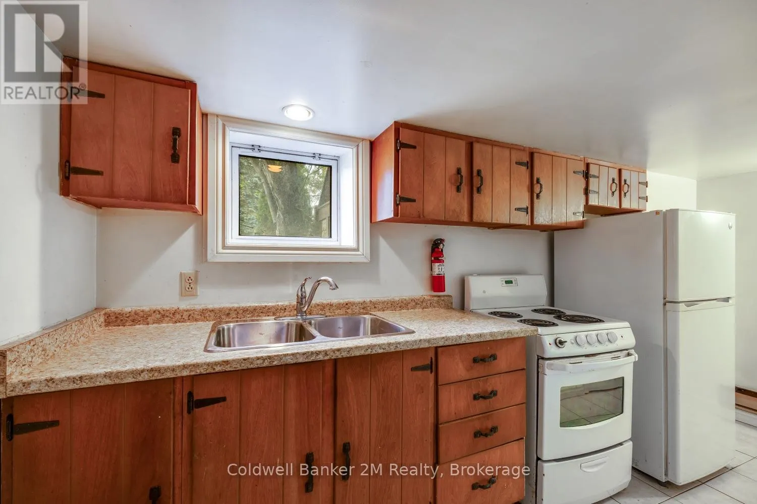 408 SIMCOE STREET N