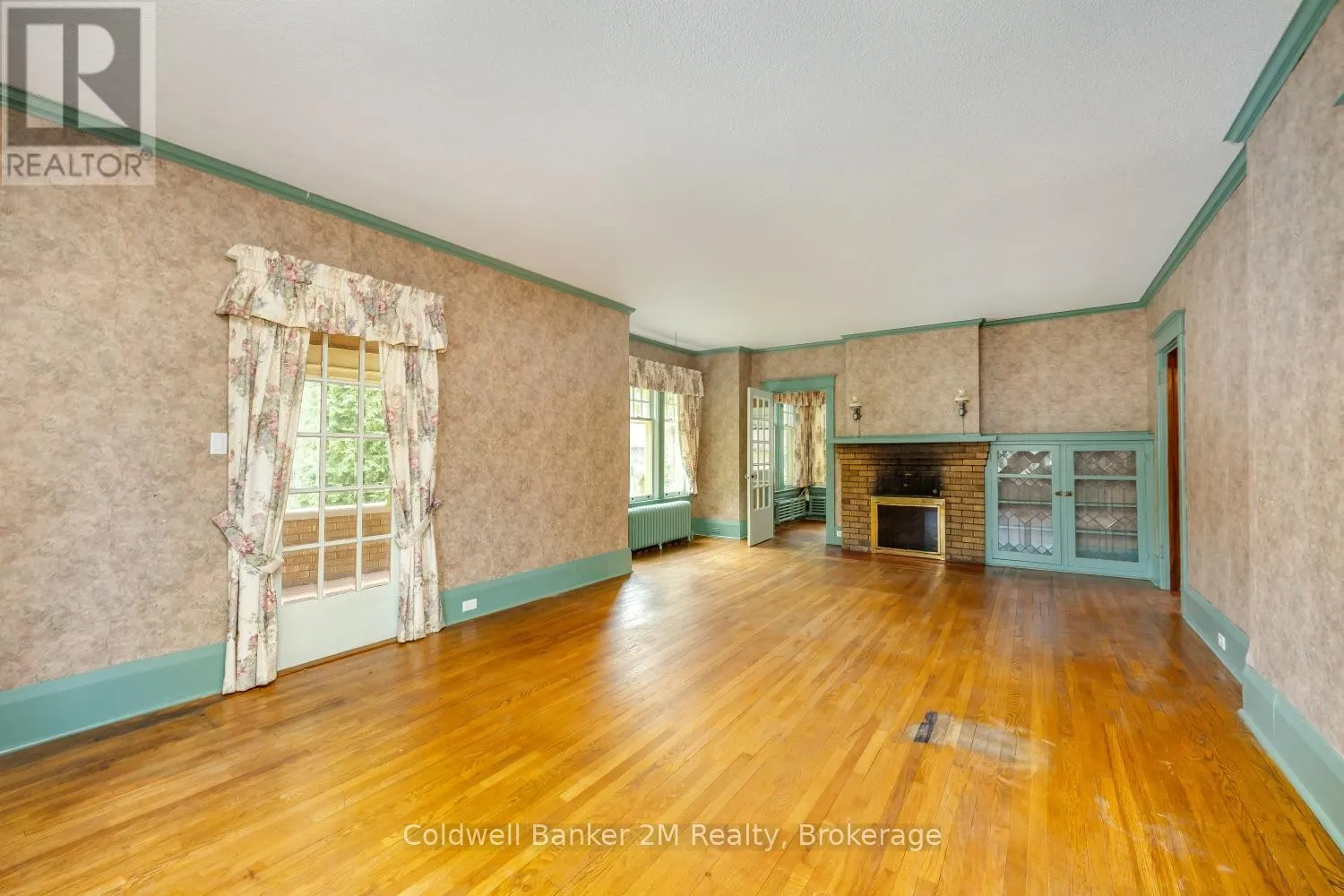 408 SIMCOE STREET N