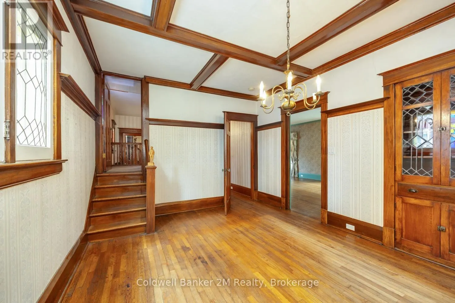 408 SIMCOE STREET N
