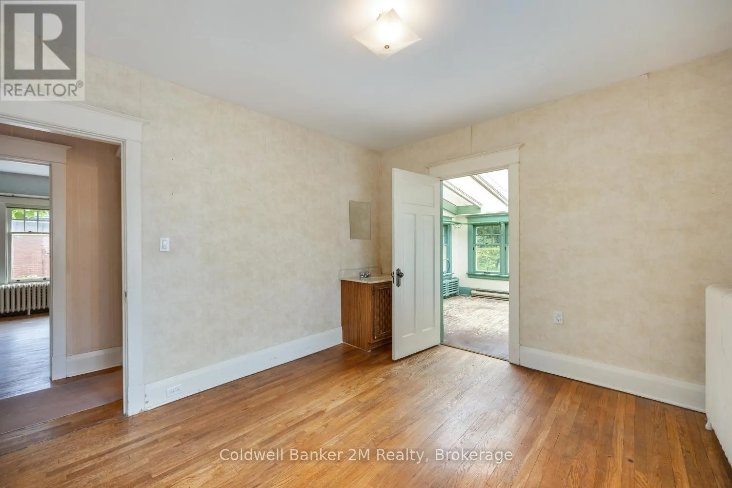 408 SIMCOE STREET N