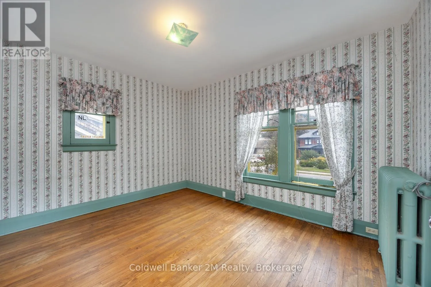 408 SIMCOE STREET N
