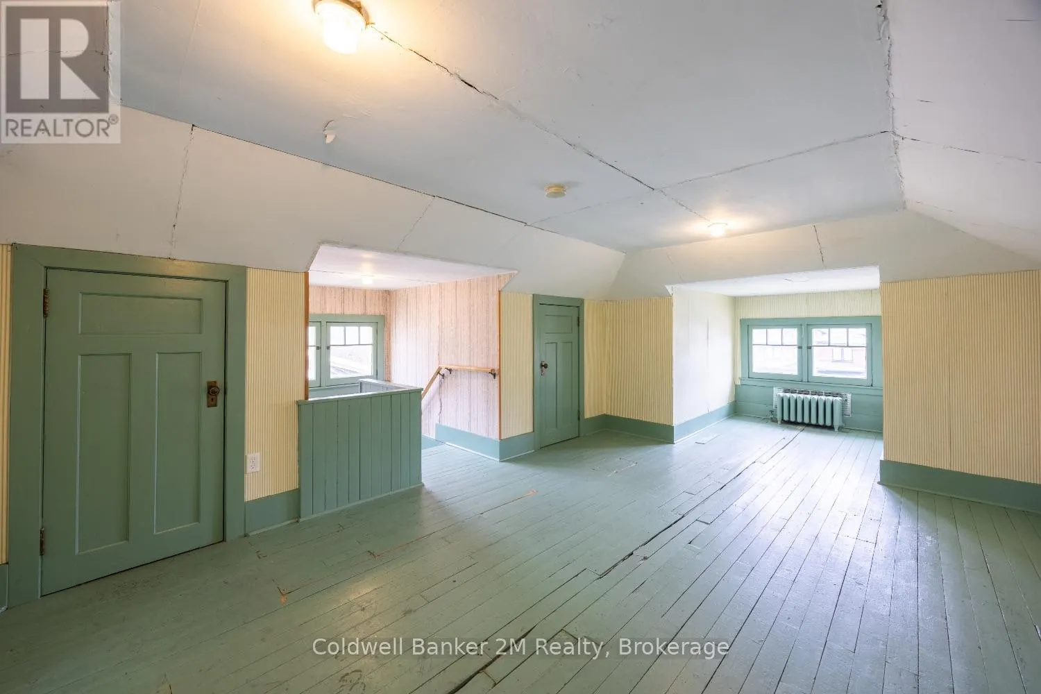 408 SIMCOE STREET N