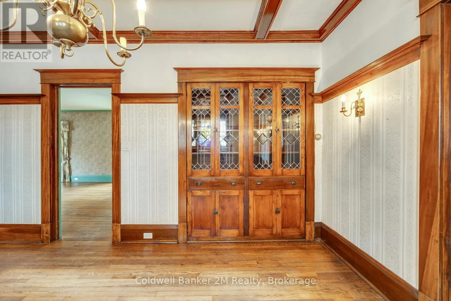 408 SIMCOE STREET N