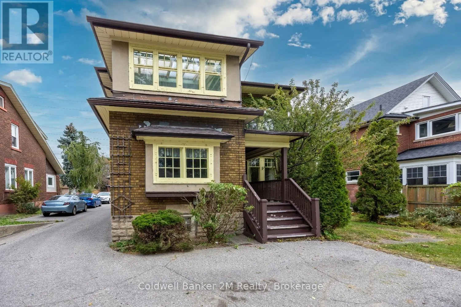 408 SIMCOE STREET N