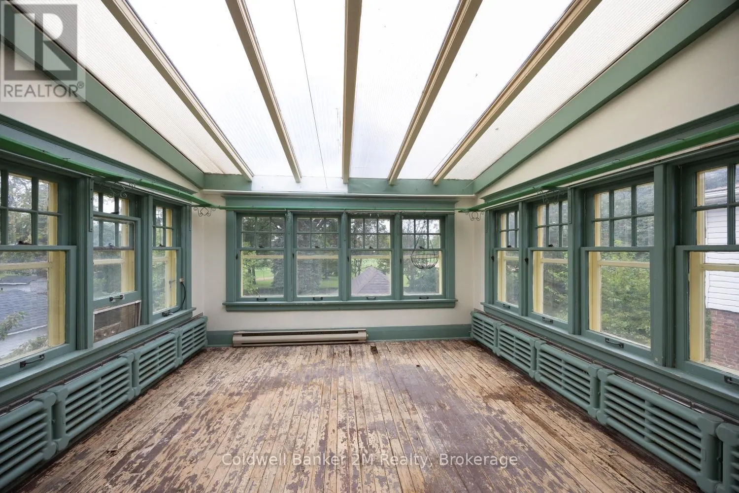 408 SIMCOE STREET N
