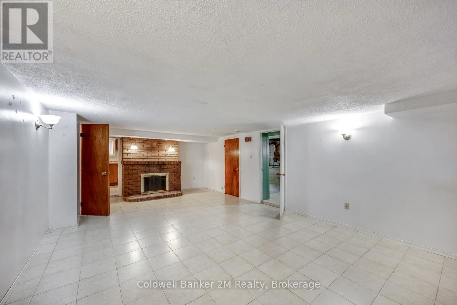 408 SIMCOE STREET N