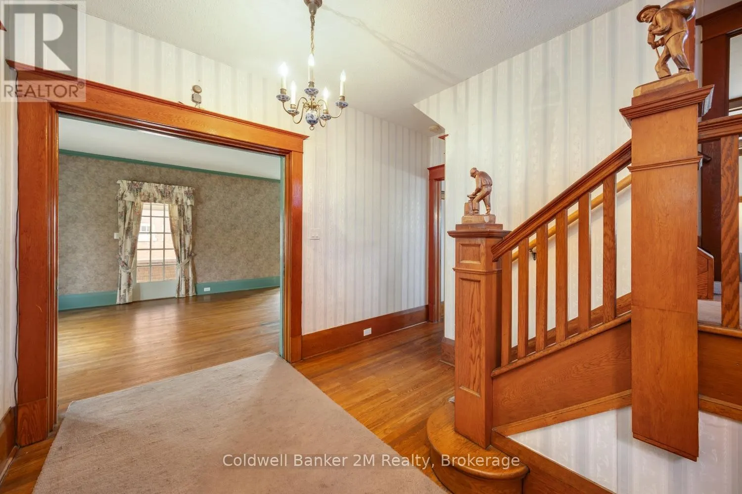 408 SIMCOE STREET N