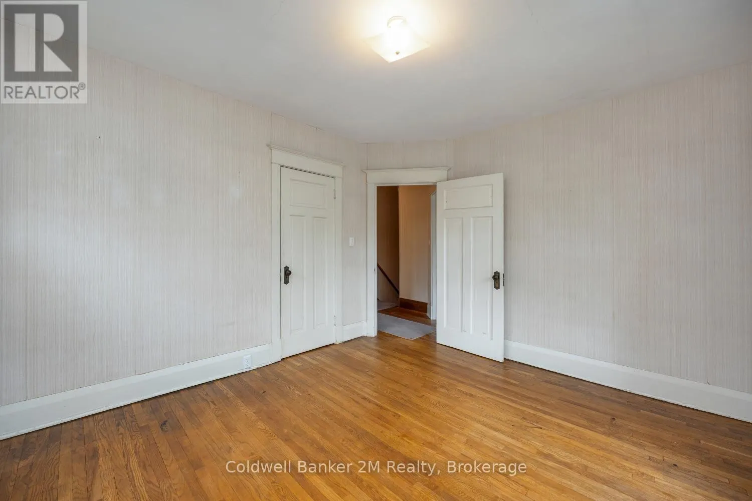 408 SIMCOE STREET N