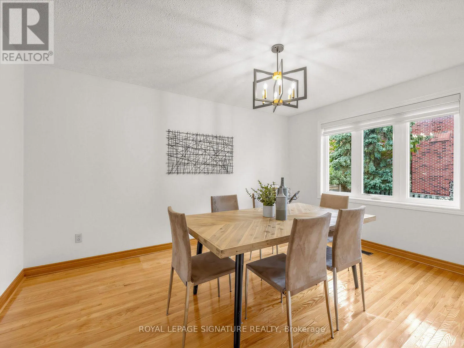30 INVERMARGE DRIVE