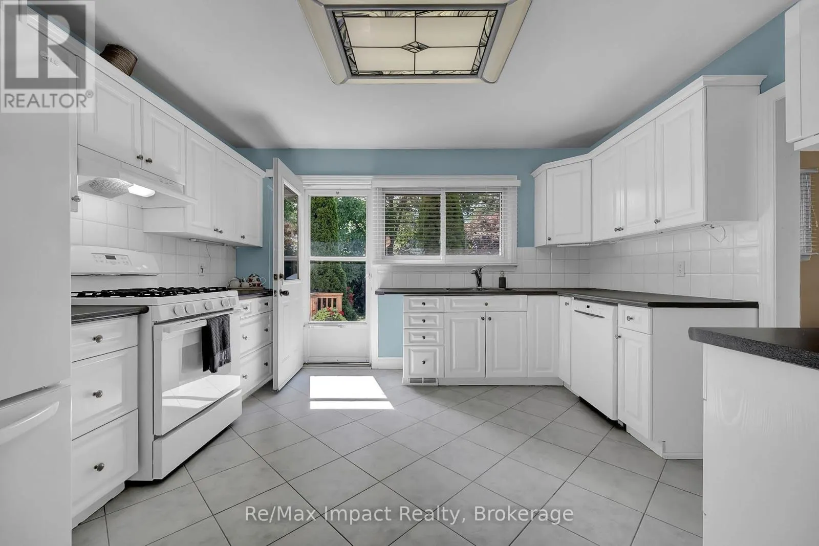 702 WESTDALE COURT