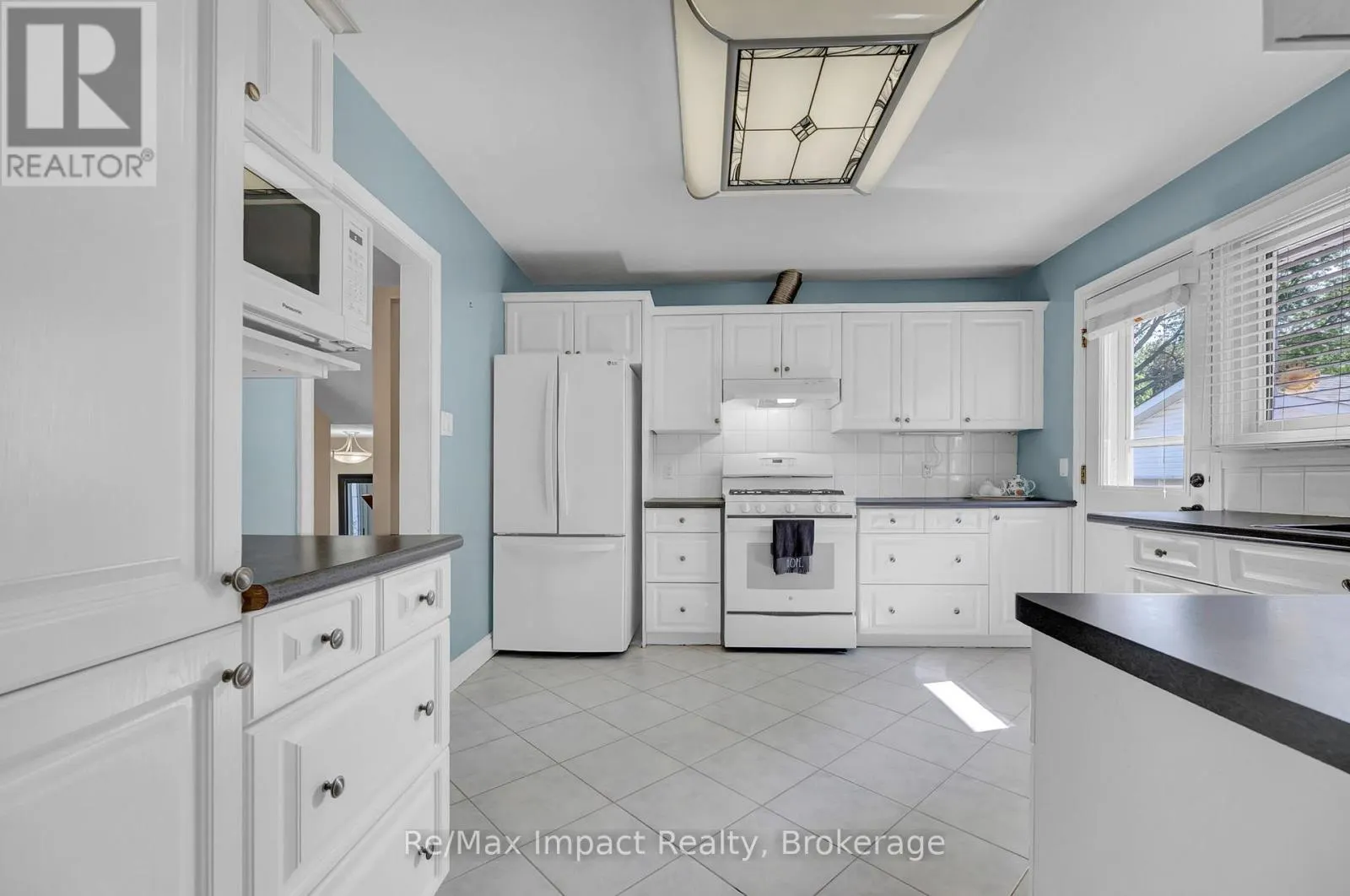 702 WESTDALE COURT