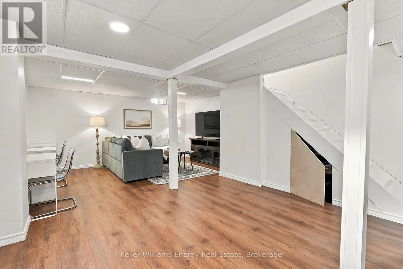 6 OVERBANK DRIVE