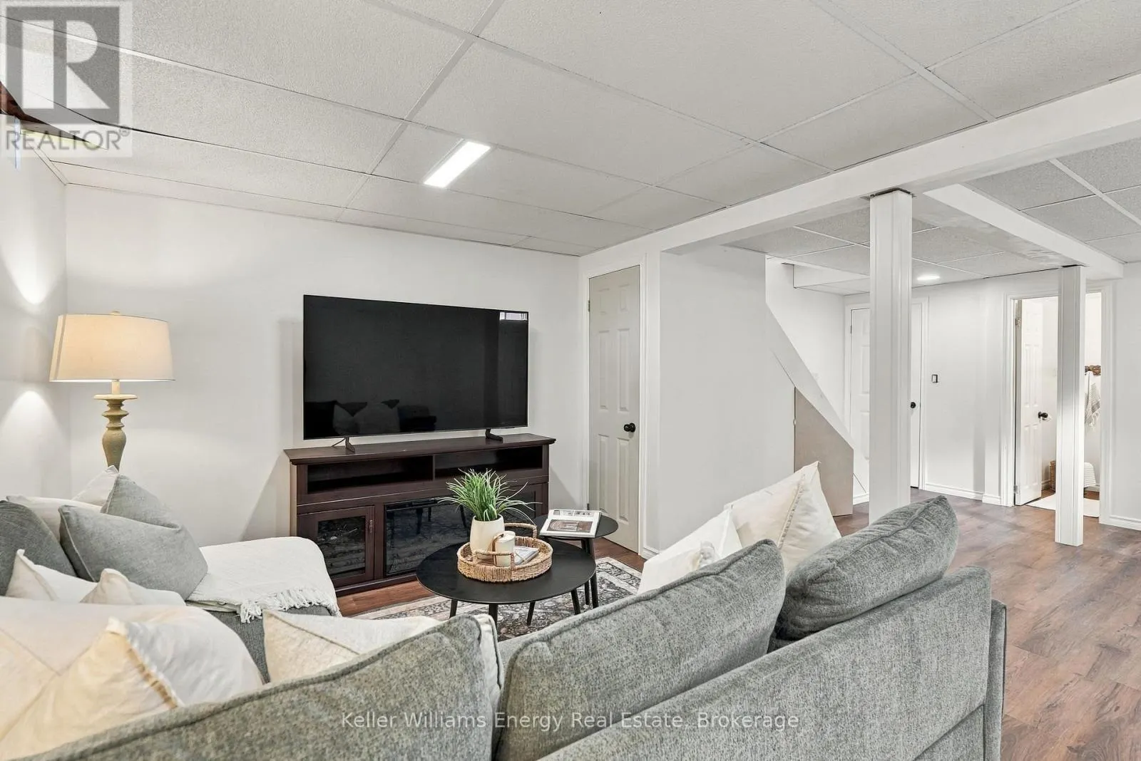 6 OVERBANK DRIVE