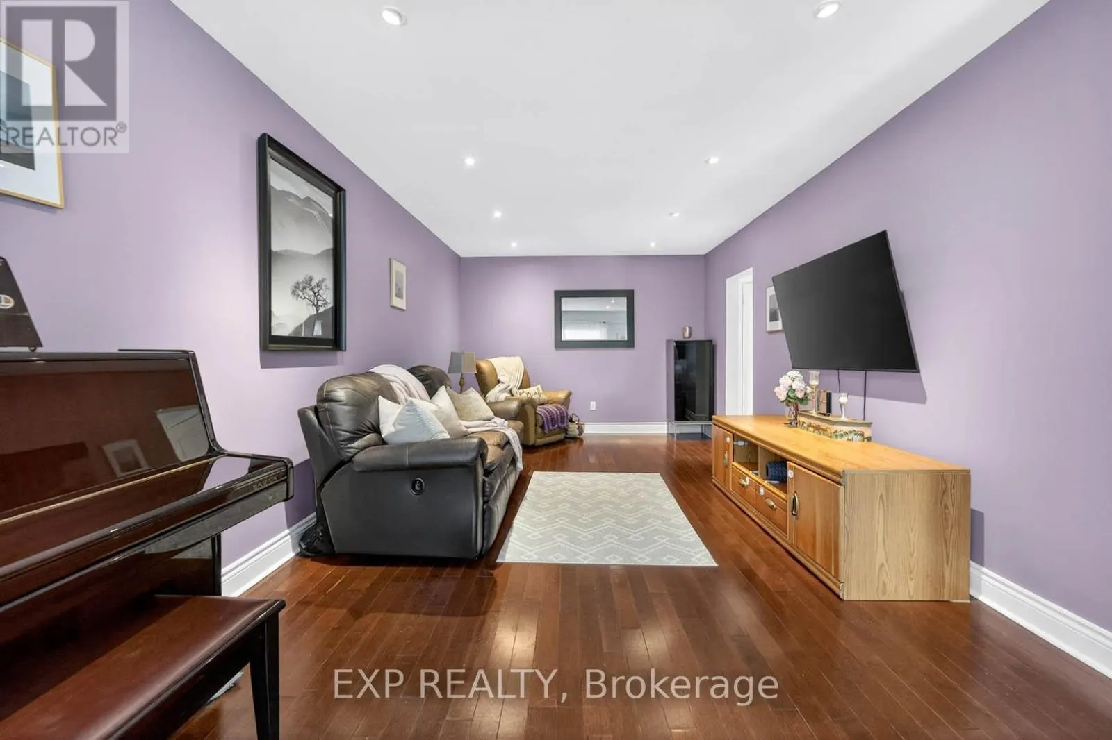 36 - 925 BAYLY STREET
