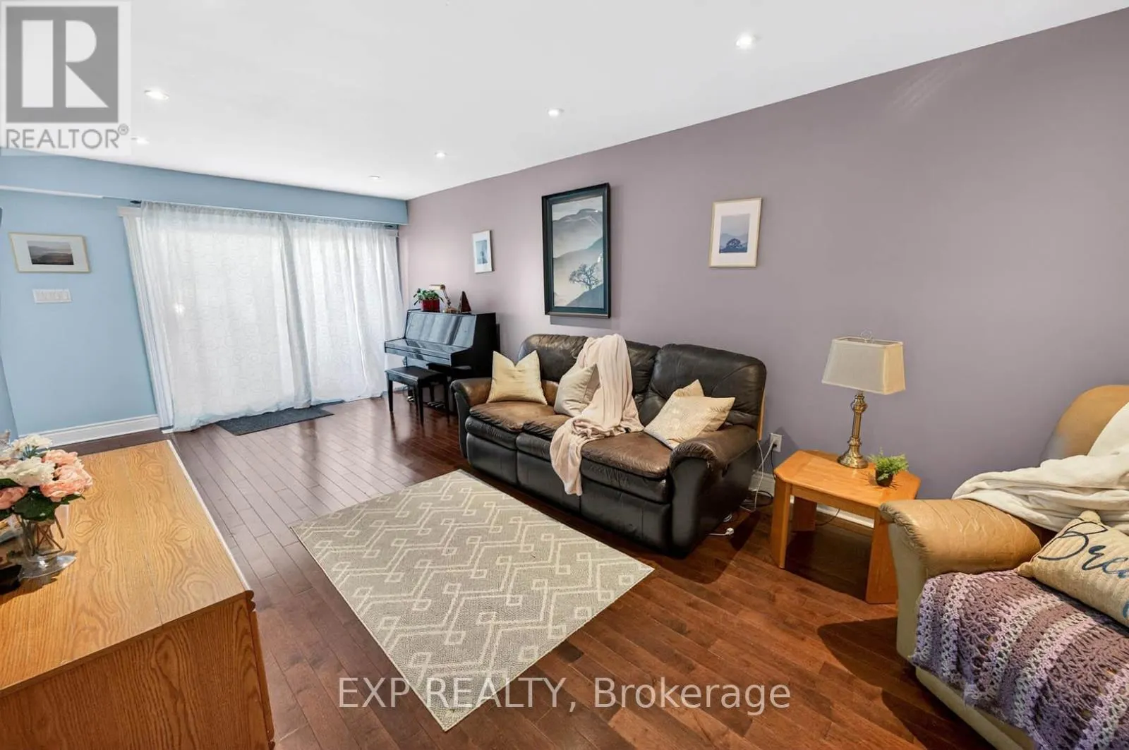36 - 925 BAYLY STREET