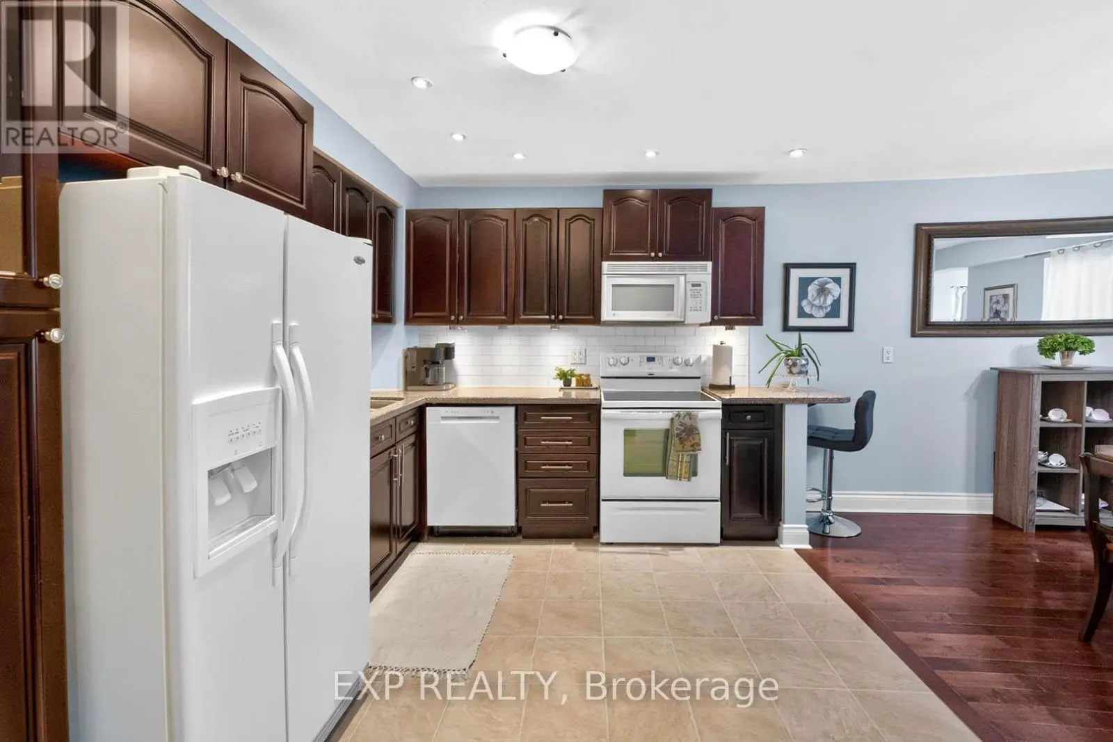 36 - 925 BAYLY STREET