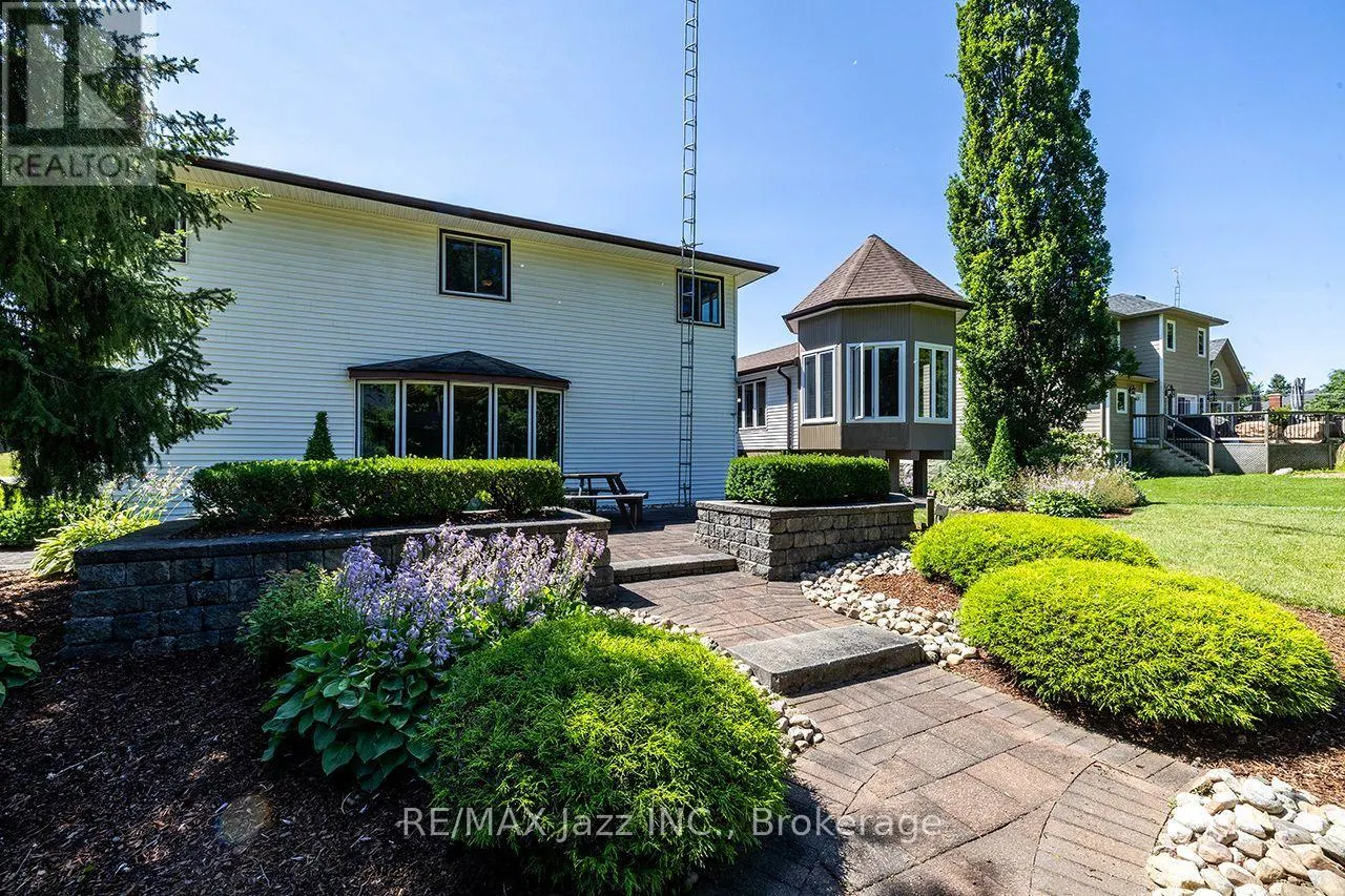 624 ROSELAWN AVENUE
