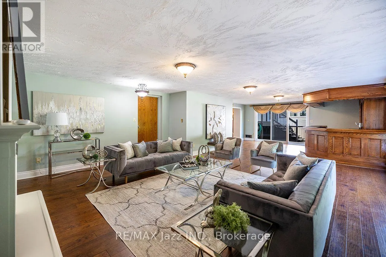 624 ROSELAWN AVENUE