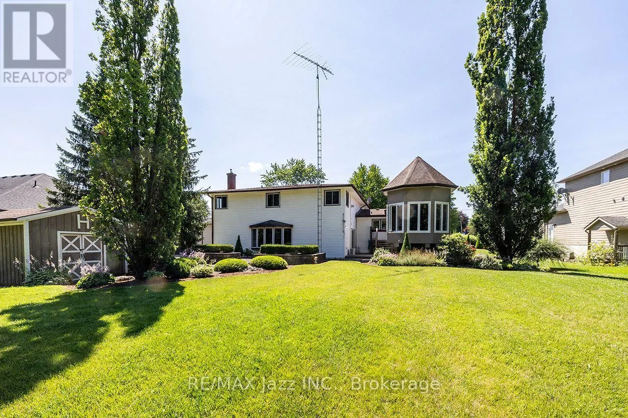 624 ROSELAWN AVENUE