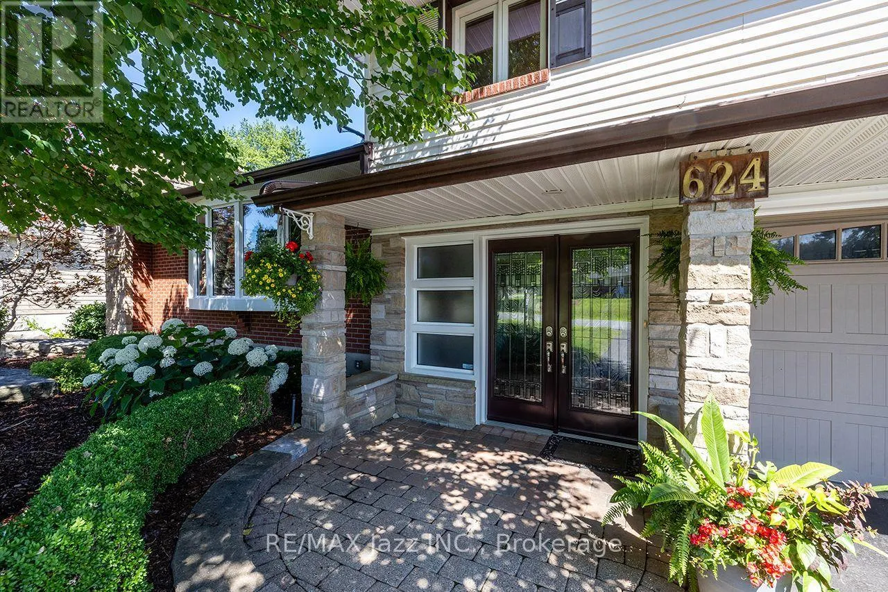 624 ROSELAWN AVENUE