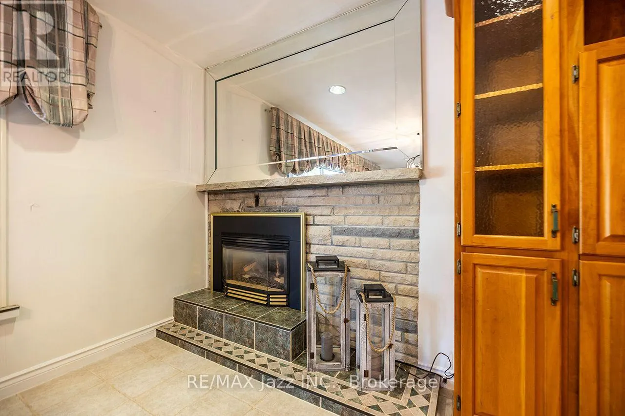 624 ROSELAWN AVENUE