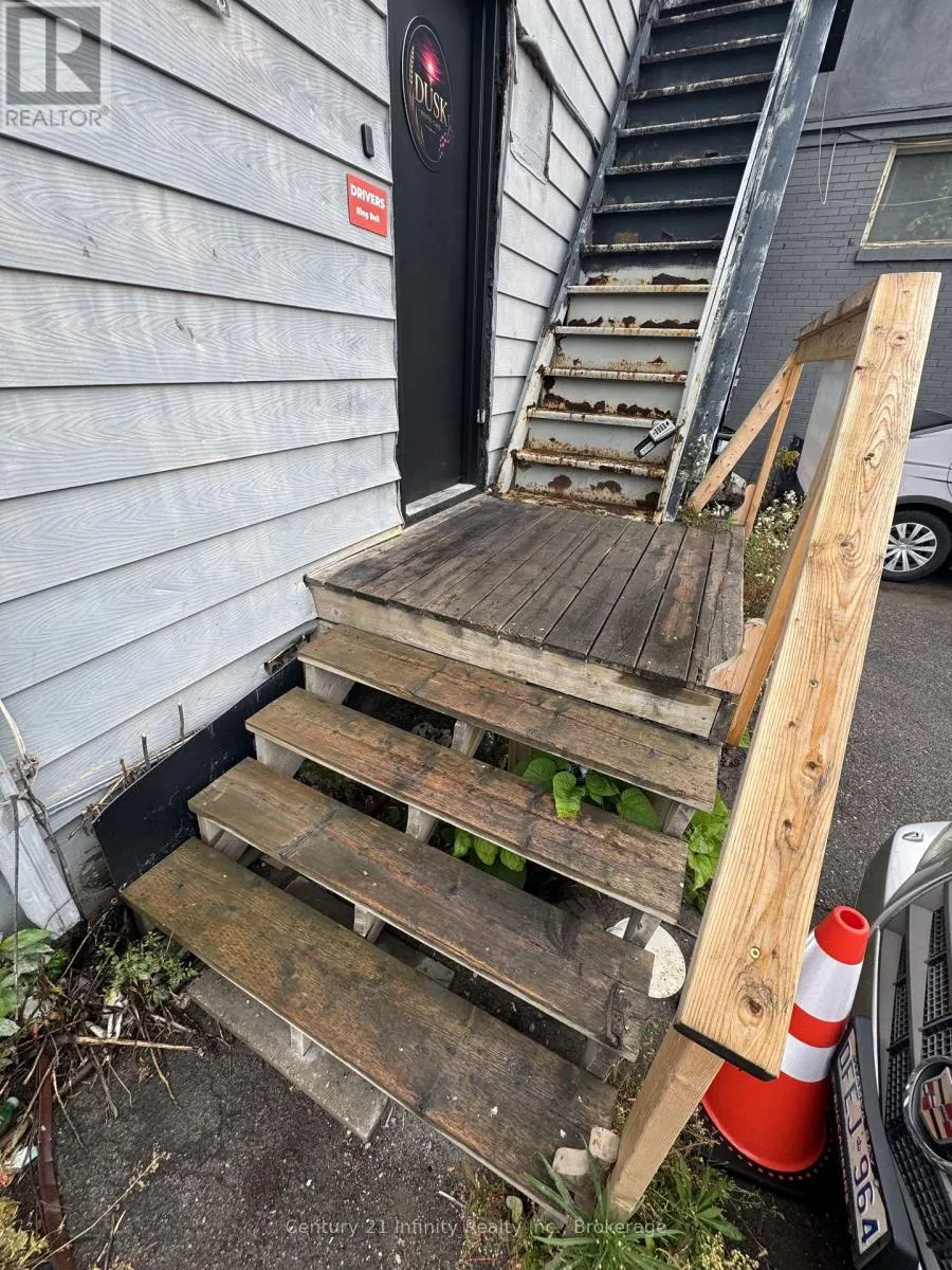 605 KINGSTON ROAD W