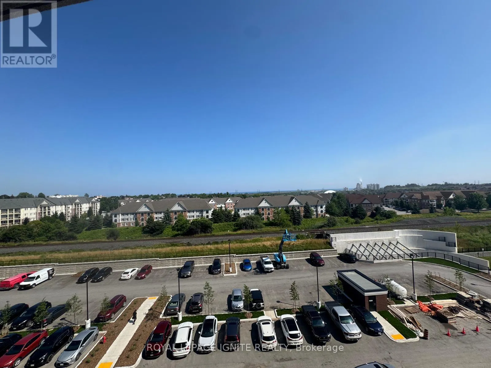 627 - 51 CLARINGTON BOULEVARD
