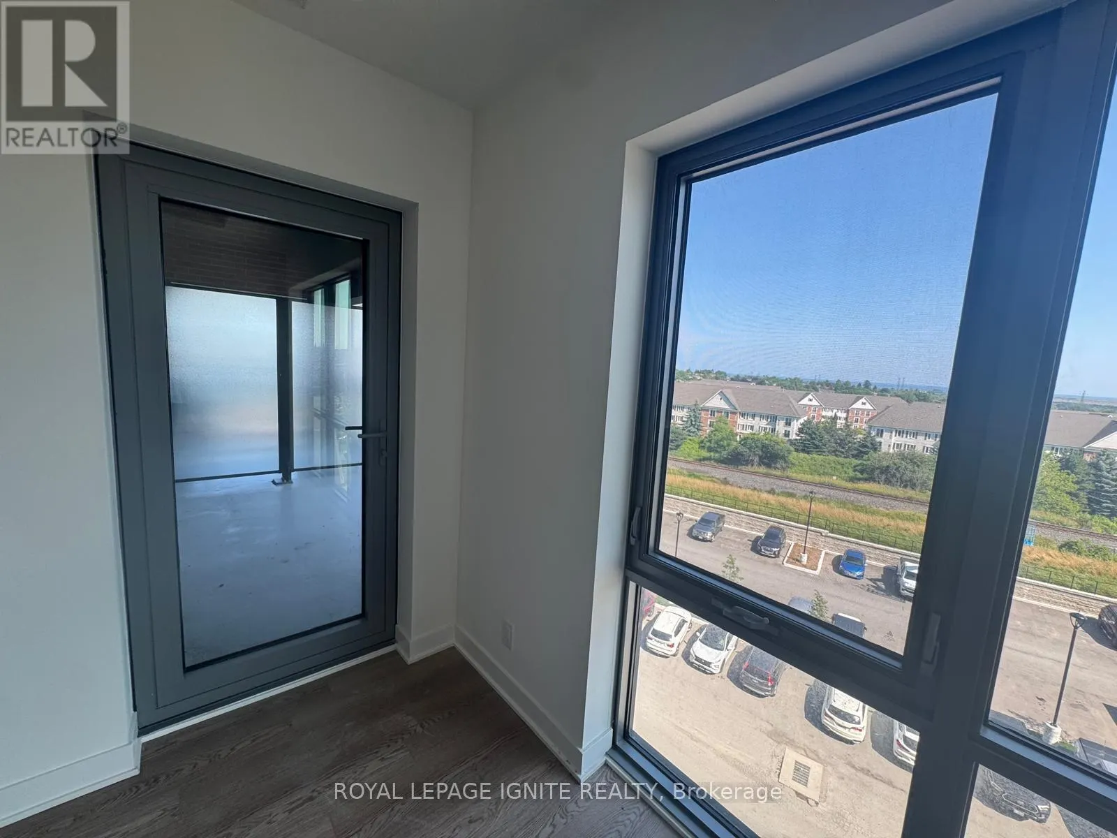 627 - 51 CLARINGTON BOULEVARD