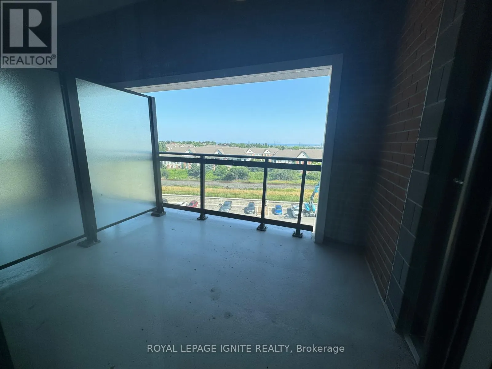 627 - 51 CLARINGTON BOULEVARD