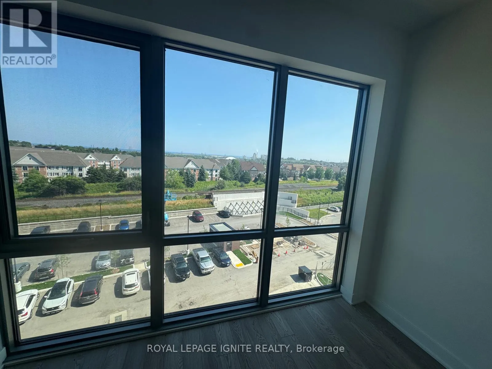 627 - 51 CLARINGTON BOULEVARD