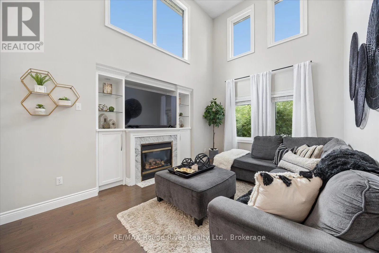 10 WINDBREAK CRESCENT