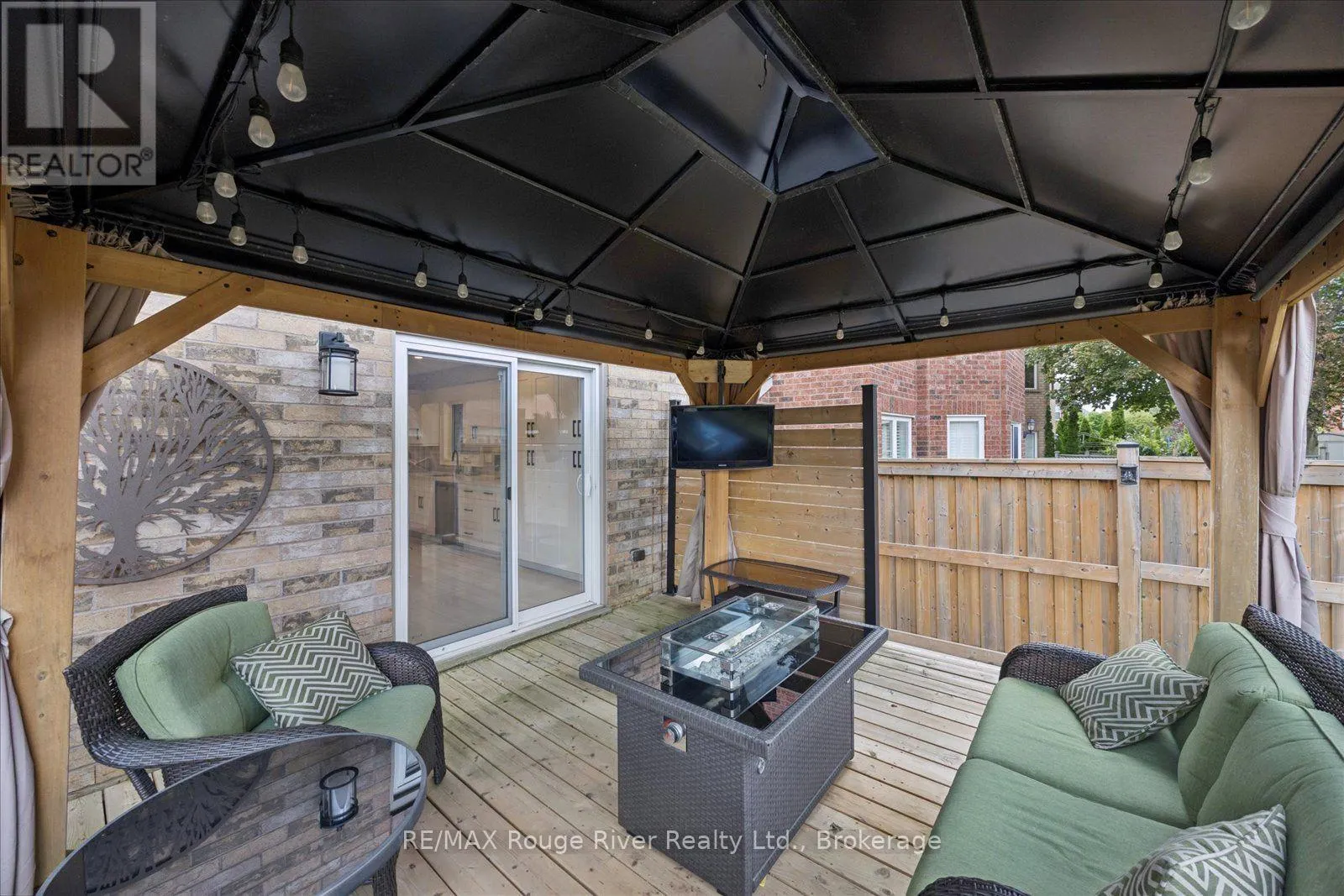 10 WINDBREAK CRESCENT