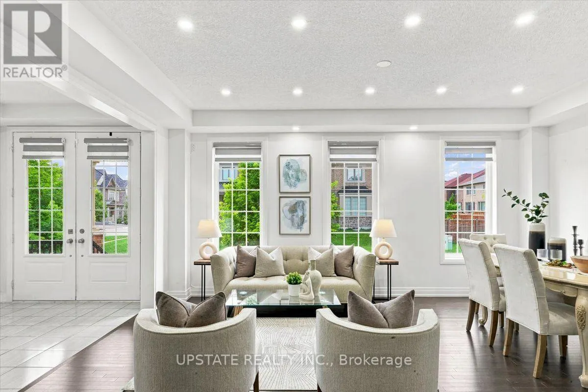18 BLENHEIM CIRCLE