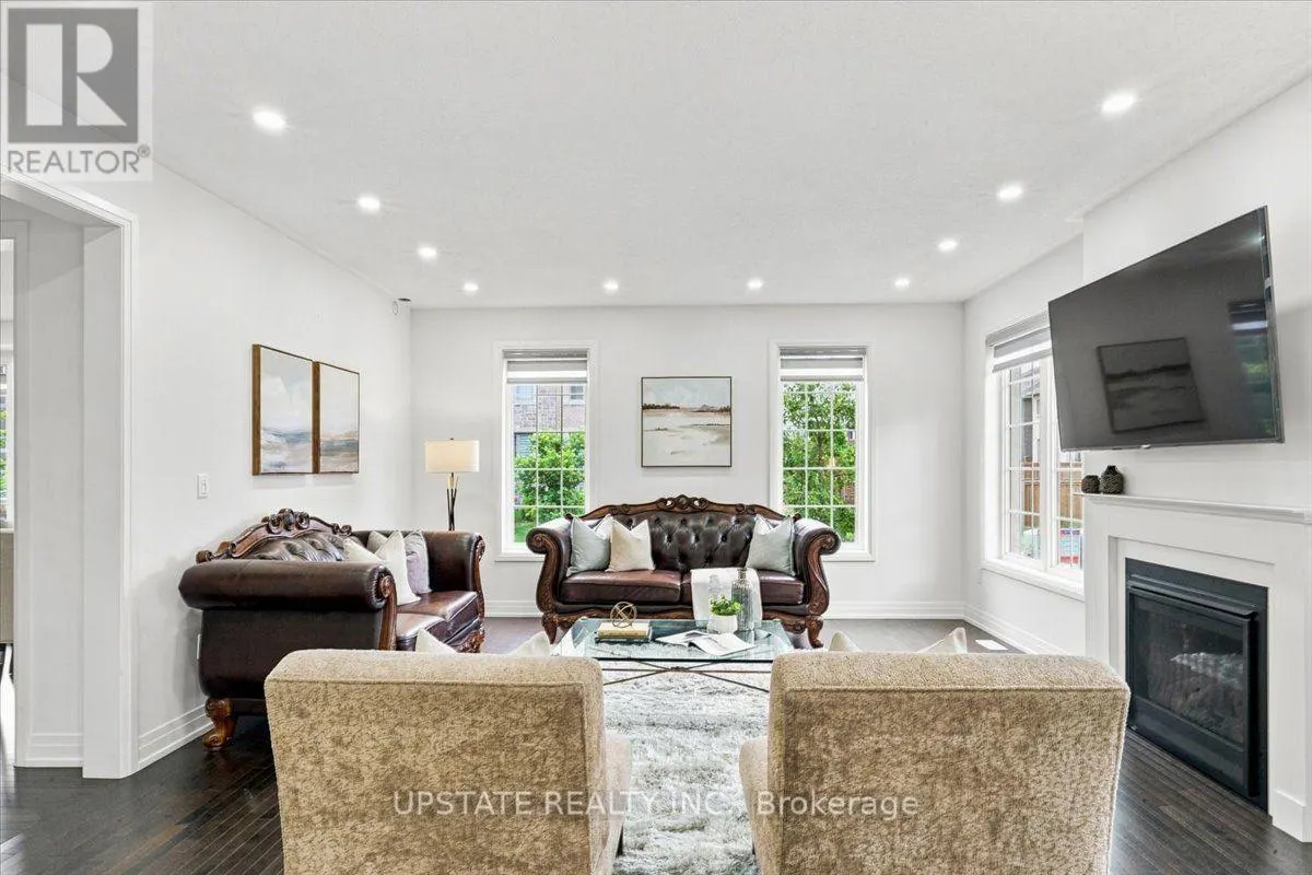 18 BLENHEIM CIRCLE