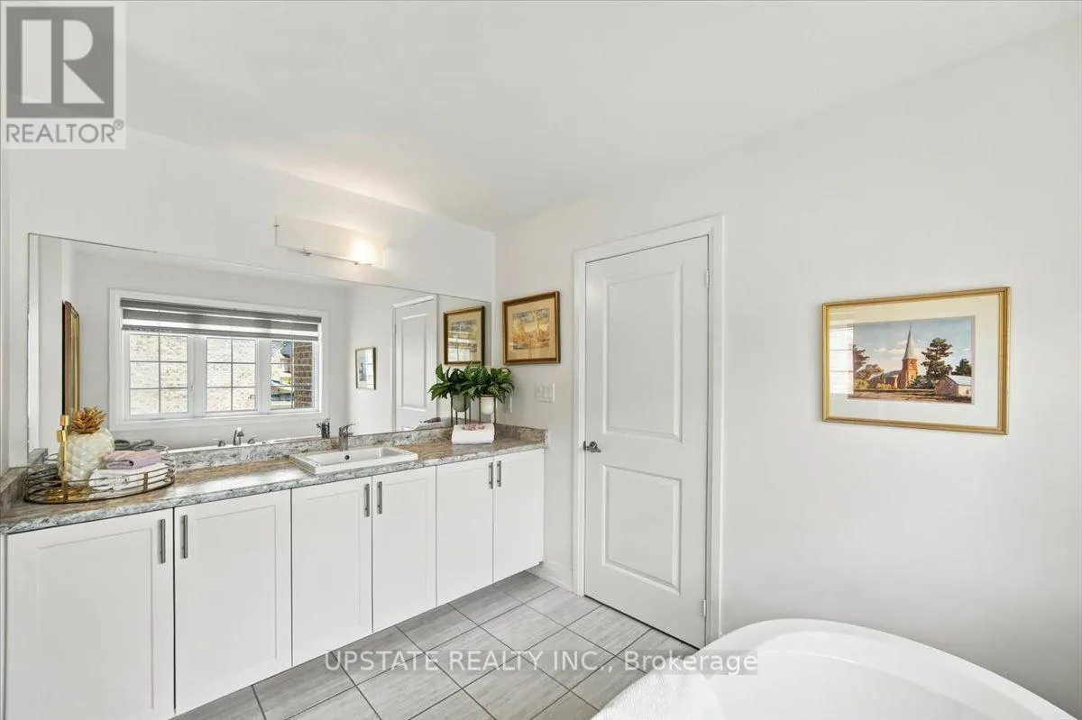 18 BLENHEIM CIRCLE