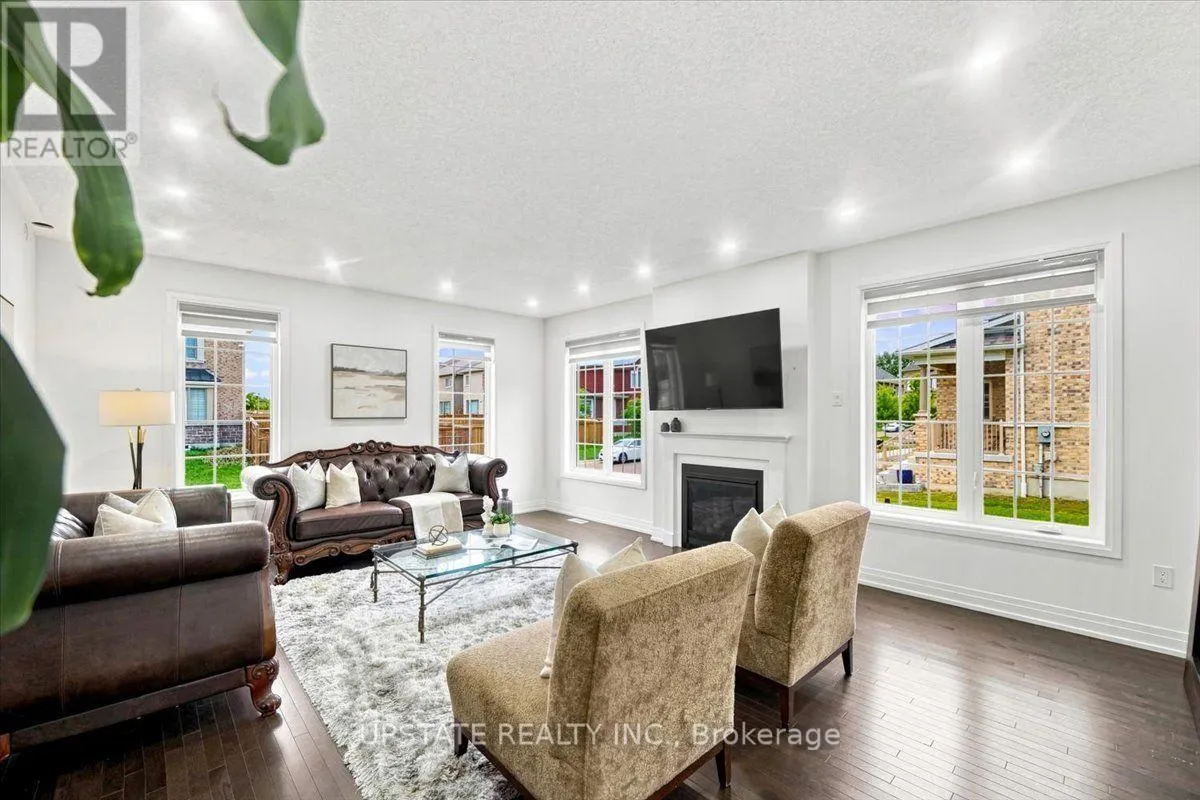 18 BLENHEIM CIRCLE