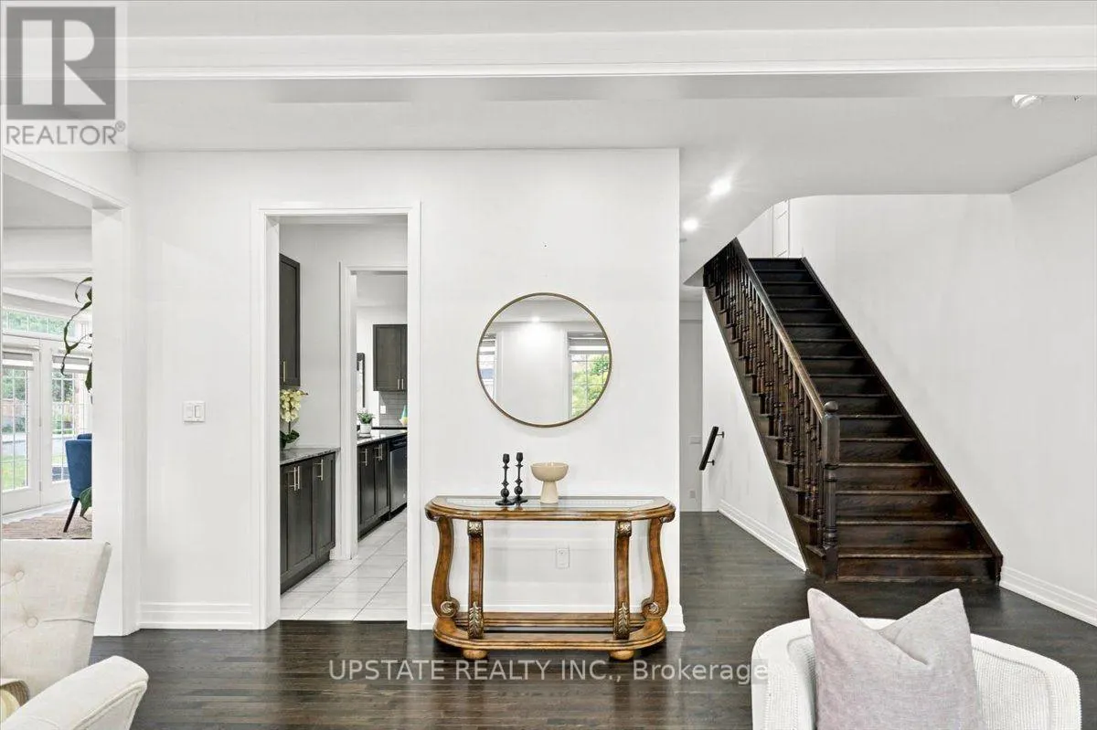 18 BLENHEIM CIRCLE