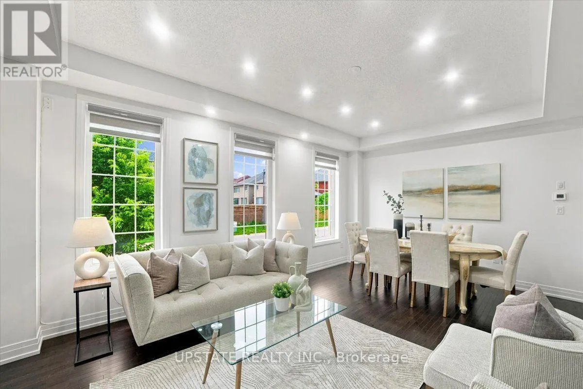 18 BLENHEIM CIRCLE