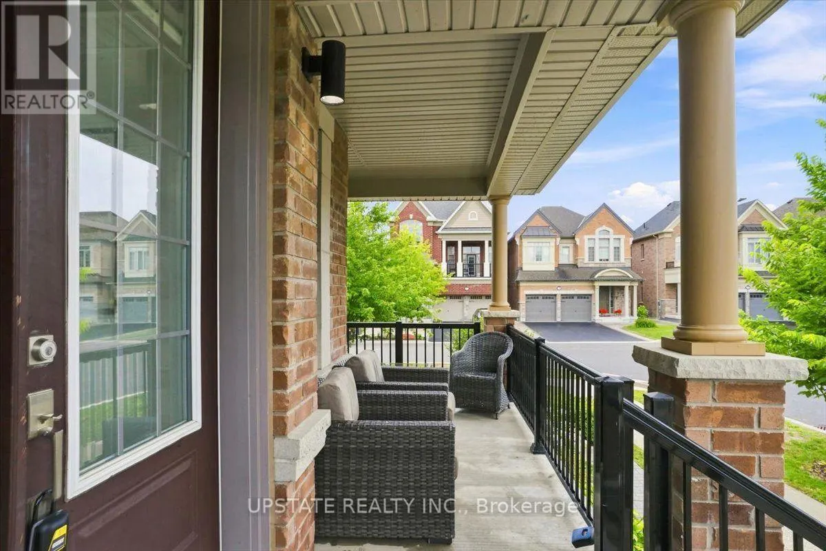 18 BLENHEIM CIRCLE