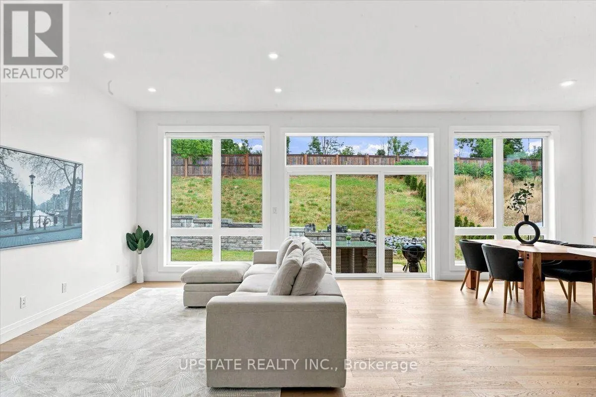18 BLENHEIM CIRCLE