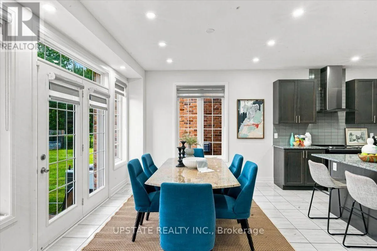 18 BLENHEIM CIRCLE