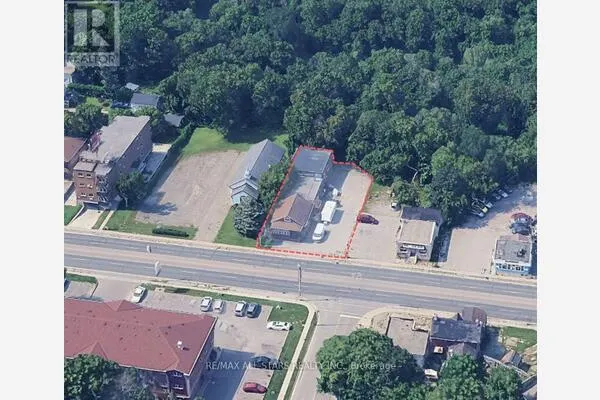 818 SIMCOE STREET S