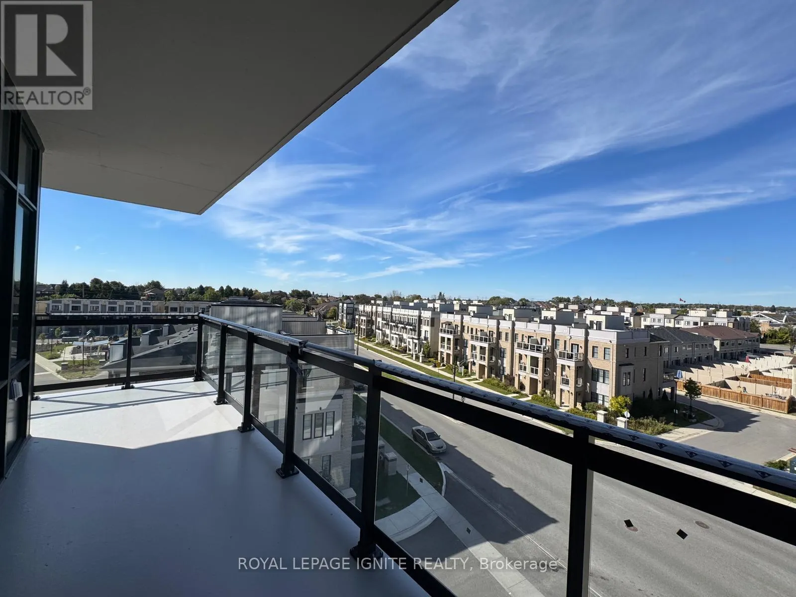 521 - 51 CLARINGTON BOULEVARD