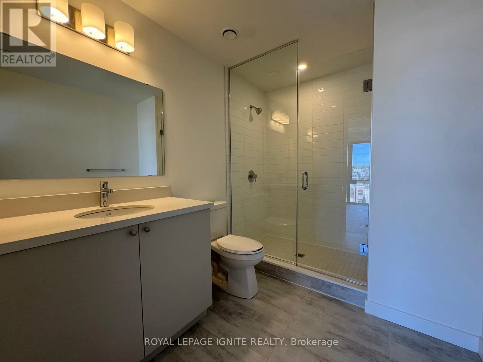 521 - 51 CLARINGTON BOULEVARD