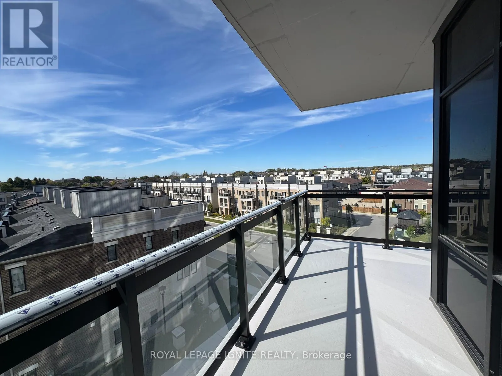 521 - 51 CLARINGTON BOULEVARD