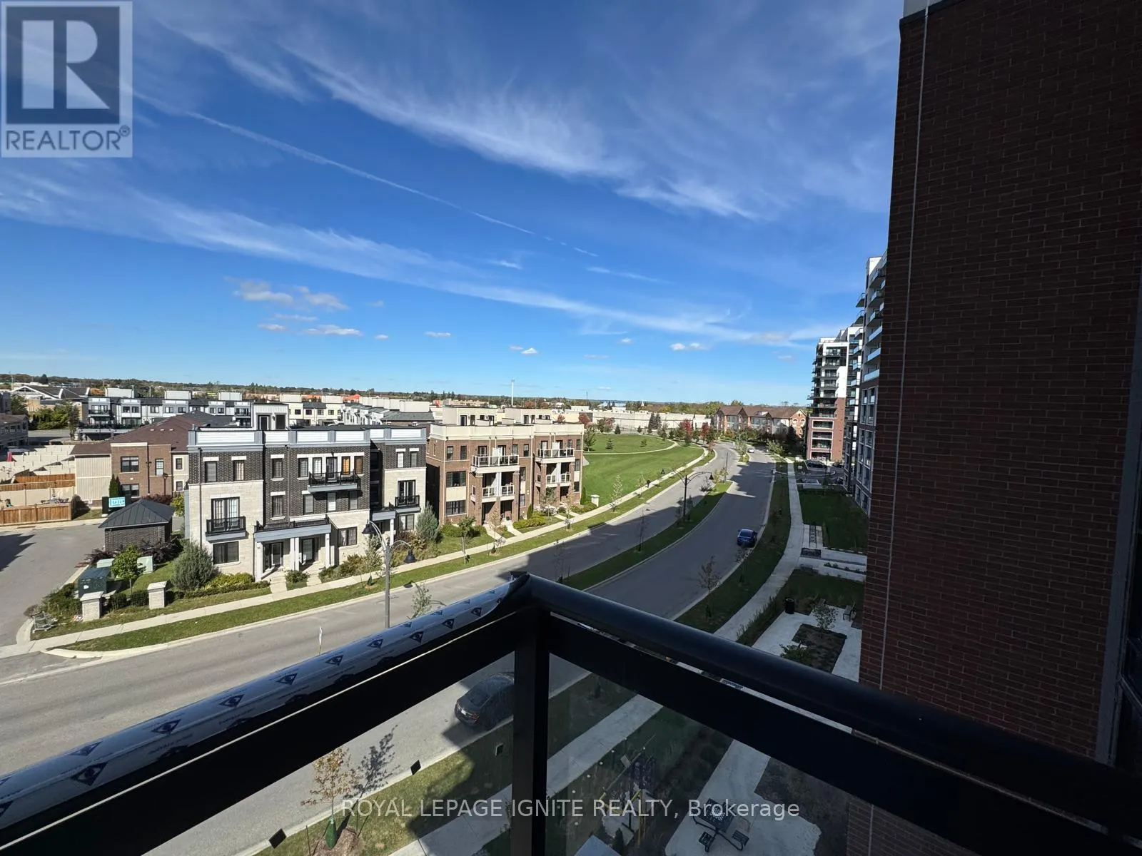 521 - 51 CLARINGTON BOULEVARD