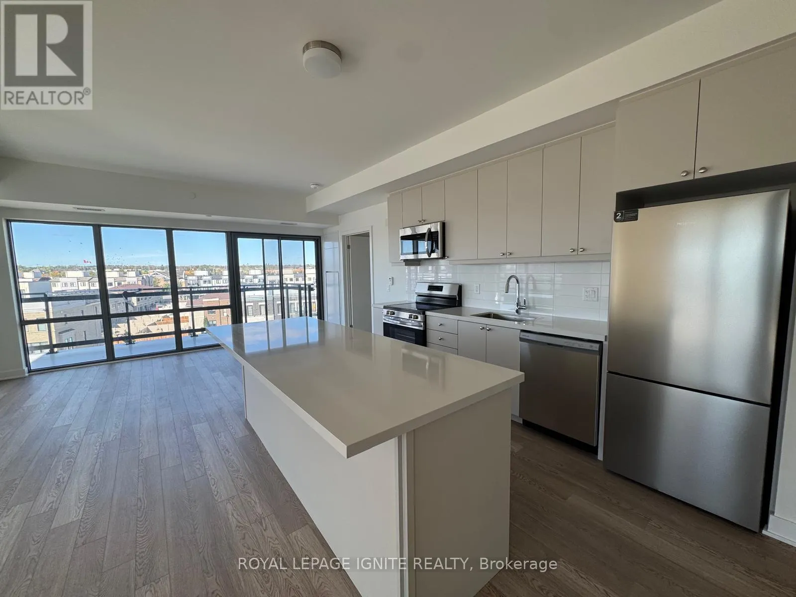 521 - 51 CLARINGTON BOULEVARD