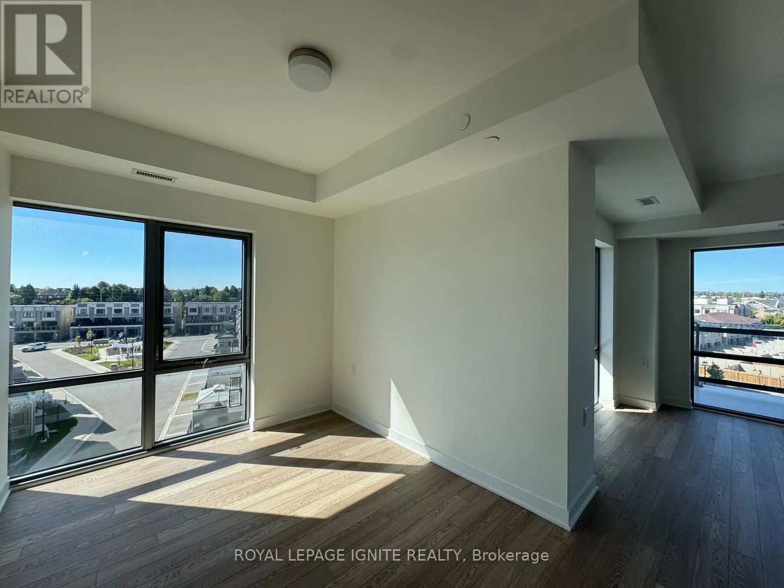 521 - 51 CLARINGTON BOULEVARD