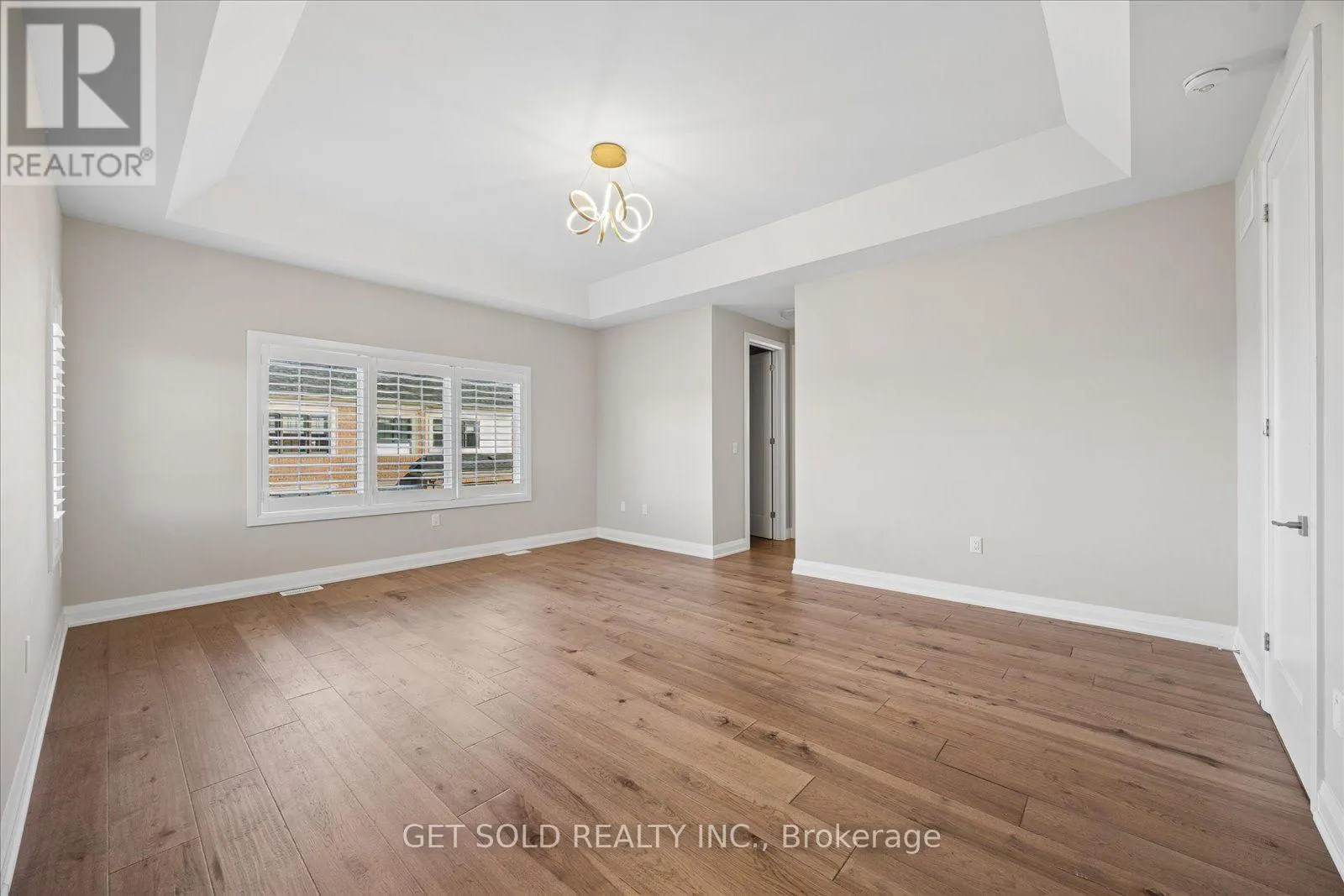 34 HUGGINS DRIVE